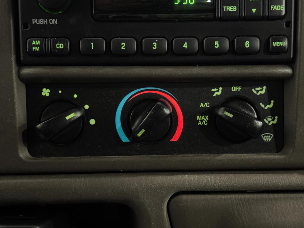 2002 Ford F-350 Image 10