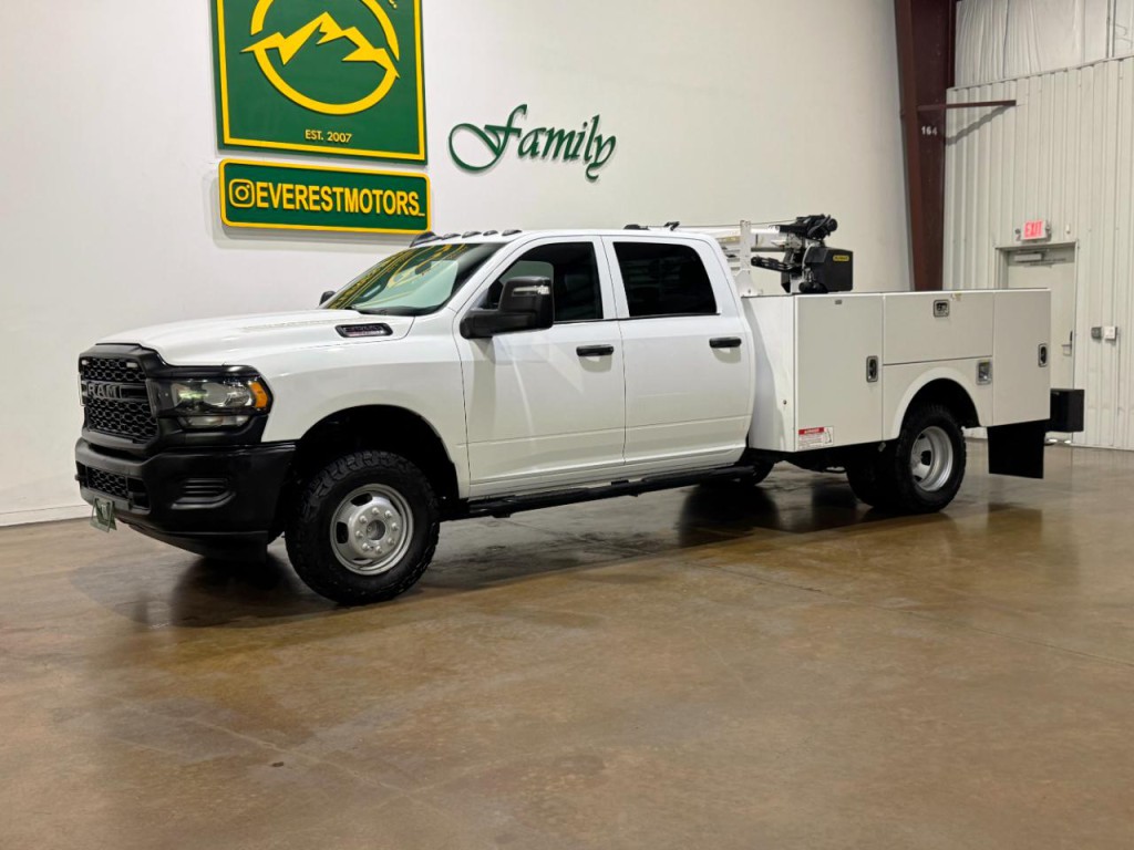 2024 RAM 3500 Image 3
