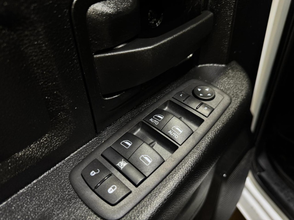 2021 RAM 3500 Image 28