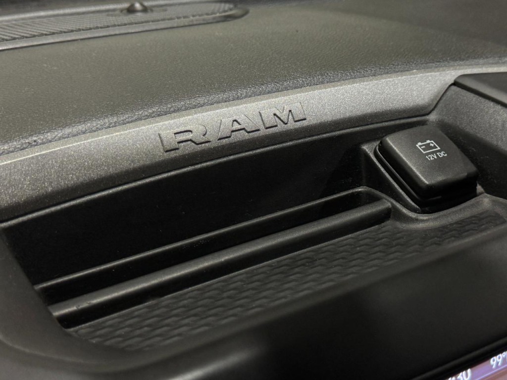 2021 RAM 3500 Image 32