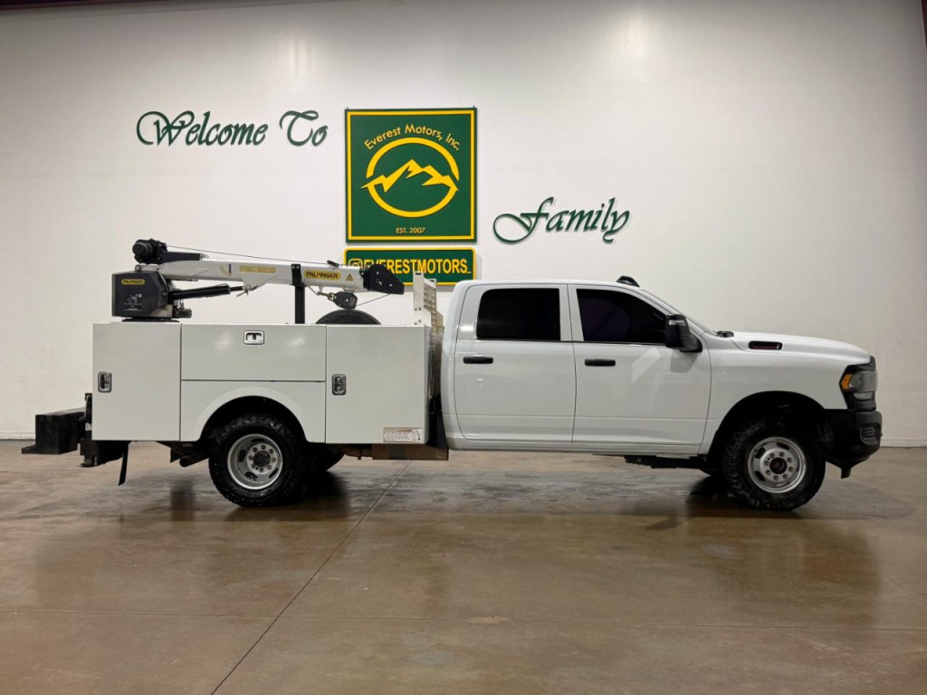 2023 RAM 3500 Image 2