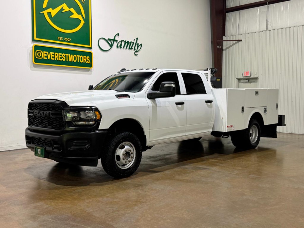 2023 RAM 3500 Image 3