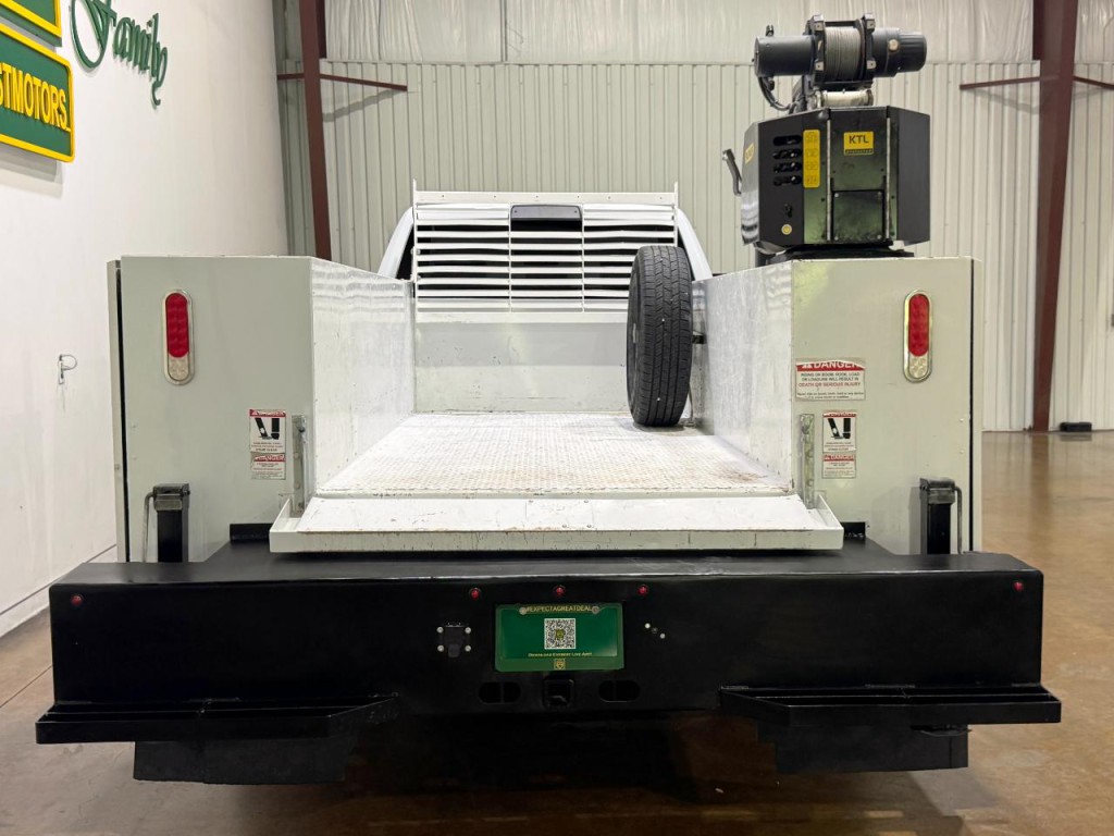2023 RAM 3500 Image 8