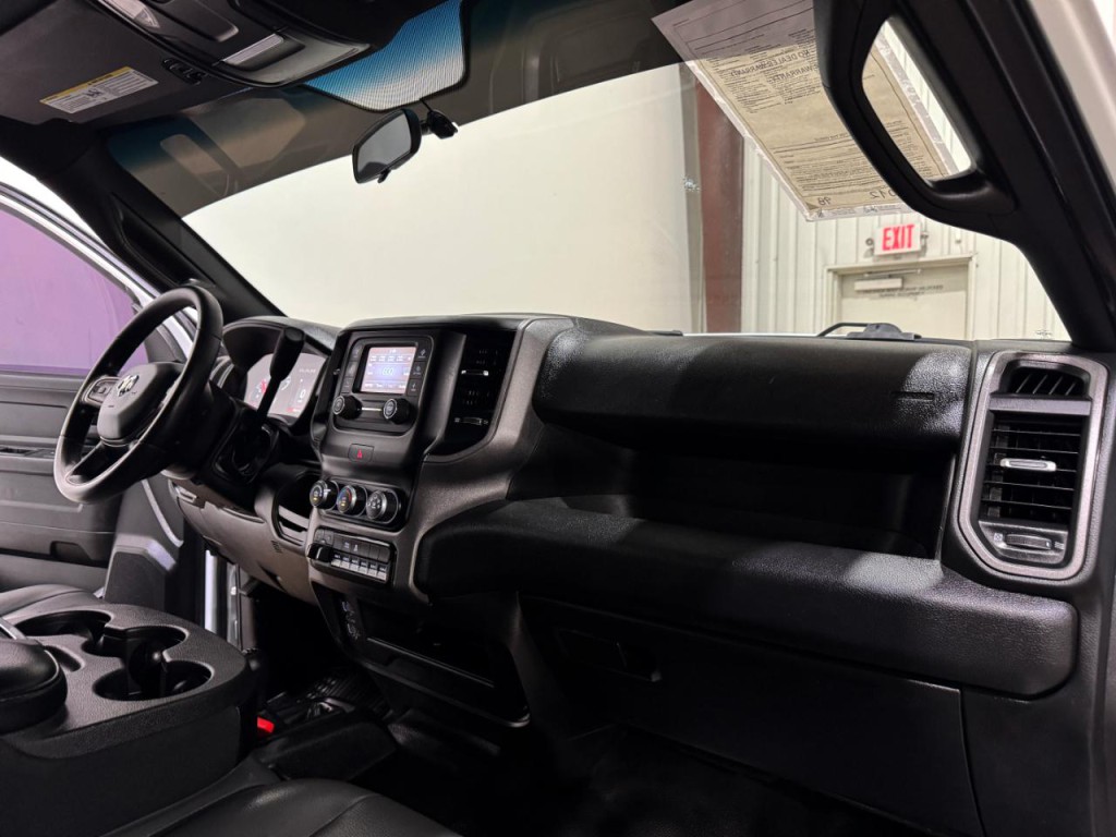 2023 RAM 3500 Image 15