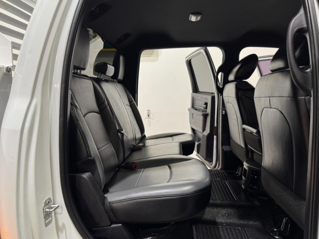 2023 RAM 3500 Image 19