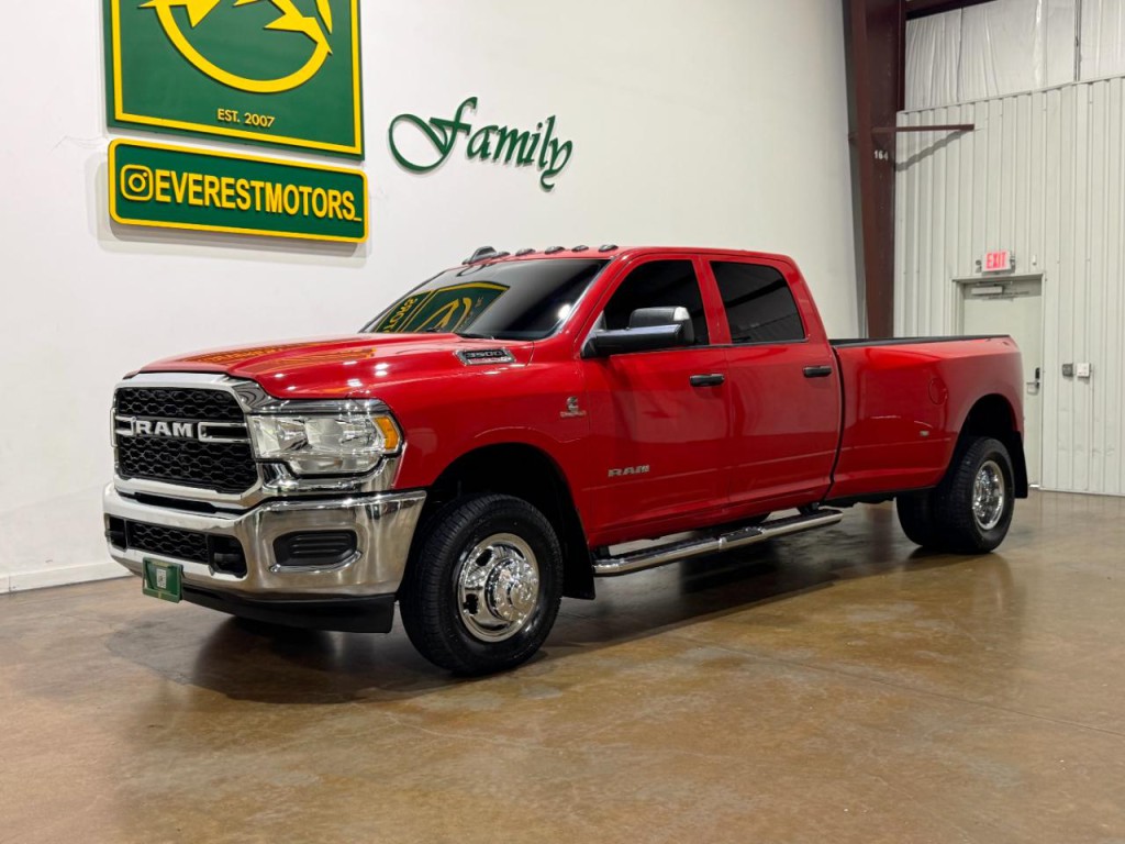 2022 RAM 3500 Image 3