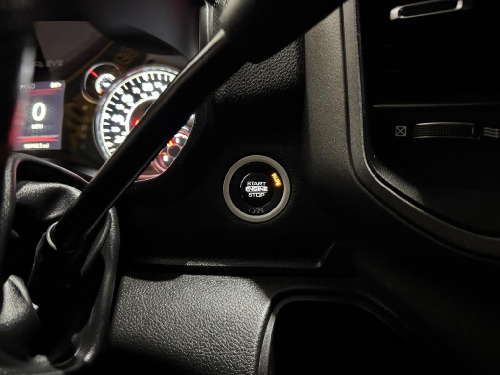 2022 RAM 3500 Image 25