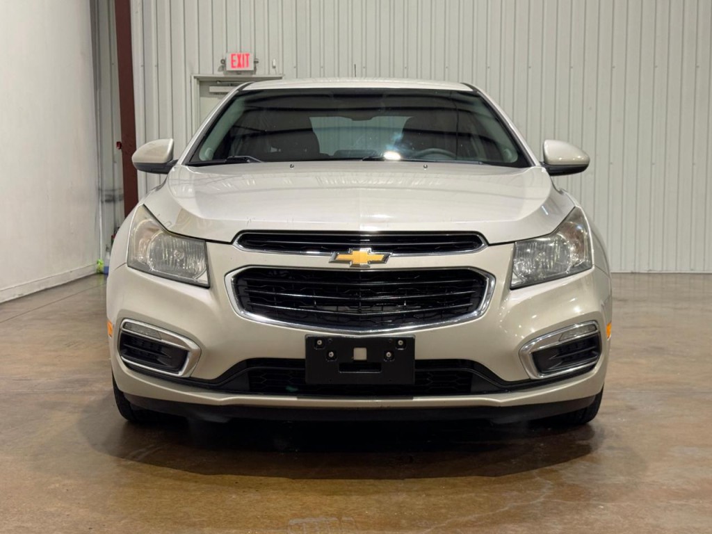 2016 Chevrolet Cruze Image 2
