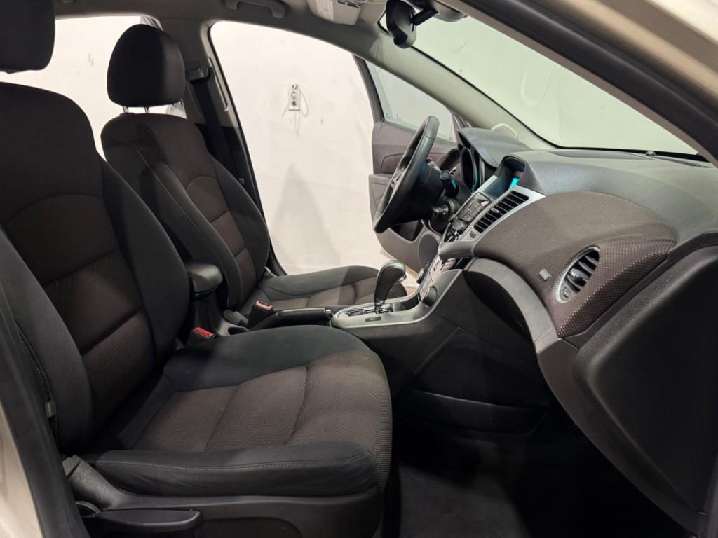 2016 Chevrolet Cruze Image 12