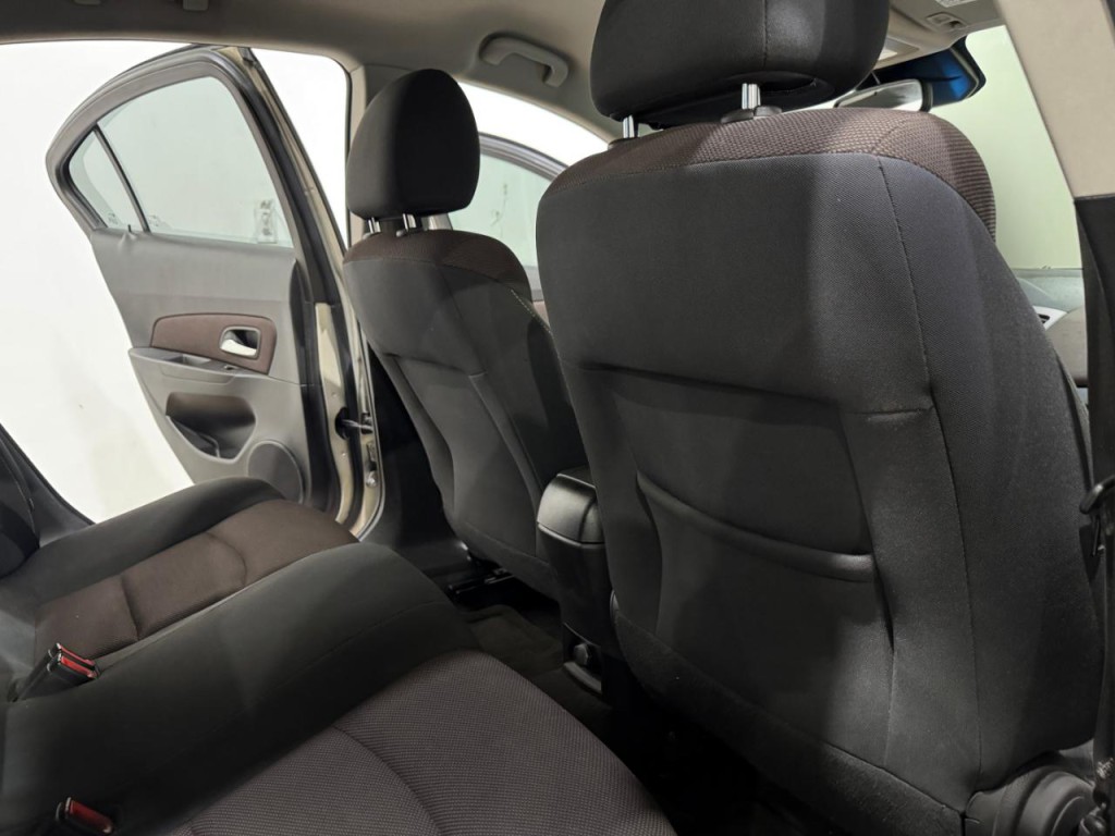 2016 Chevrolet Cruze Image 13