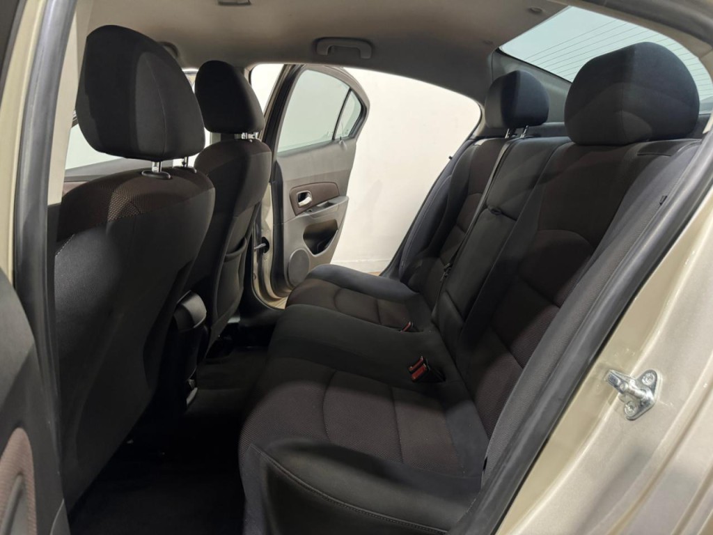 2016 Chevrolet Cruze Image 16