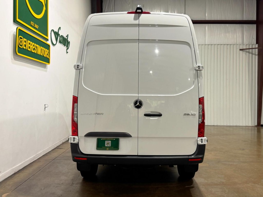2026 Mercedes-Benz Sprinter Image 6