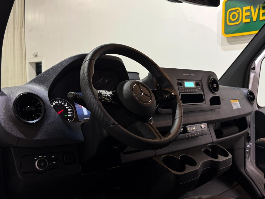 2026 Mercedes-Benz Sprinter Image 9