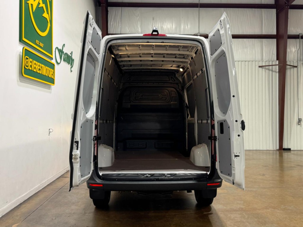 2026 Mercedes-Benz Sprinter Image 27