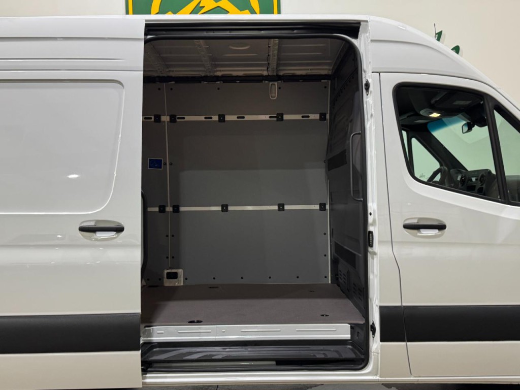 2026 Mercedes-Benz Sprinter Image 28
