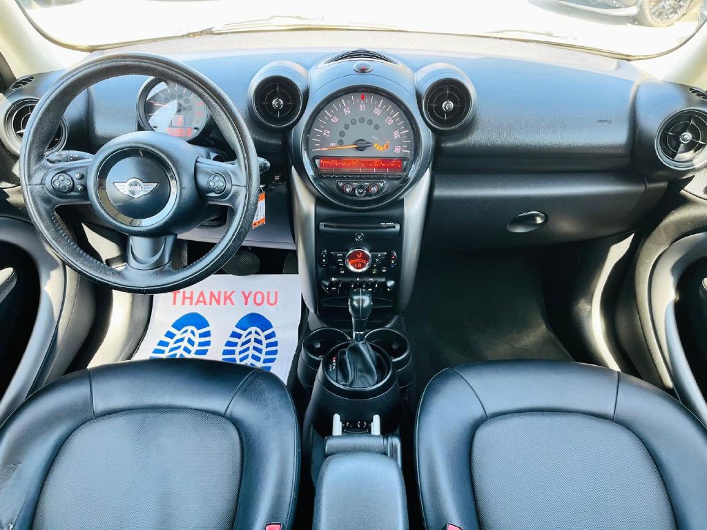 2016 MINI Countryman Image 16