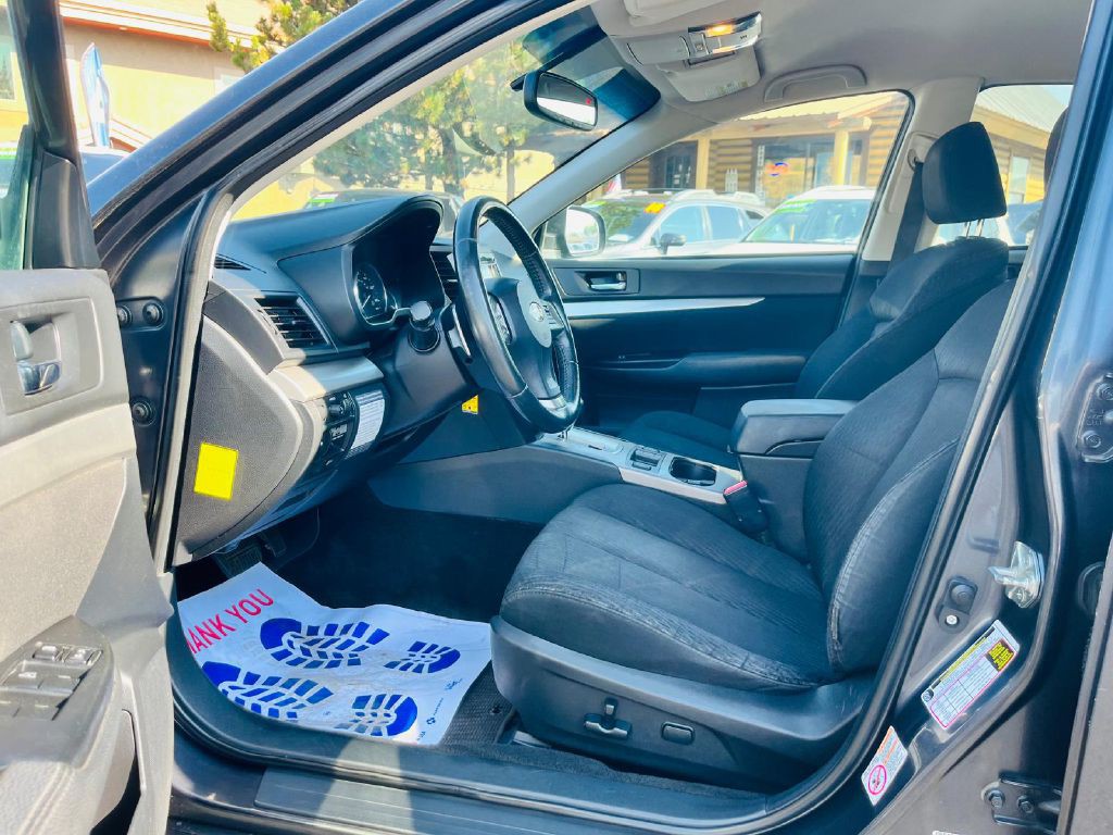 2012 Subaru Outback Image 12