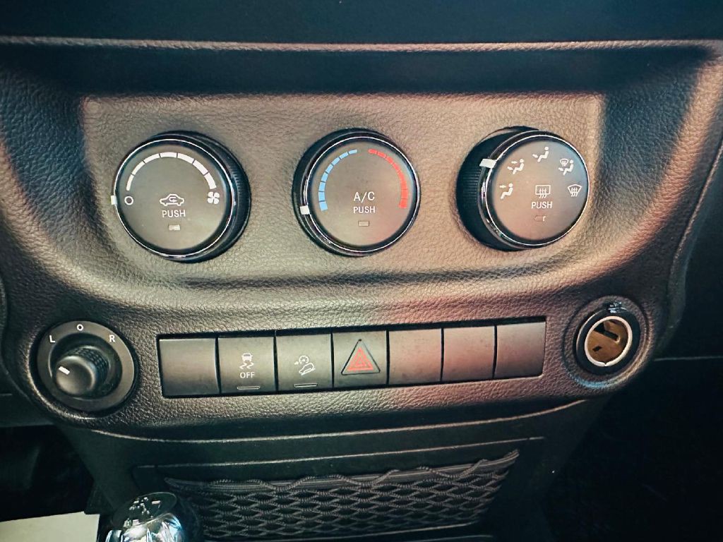 2015 Jeep Wrangler Unlimited Image 21
