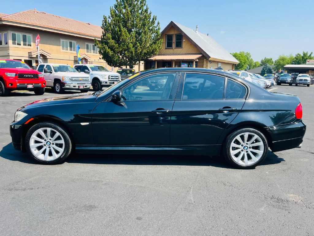 2011 BMW 3 Series Image 4