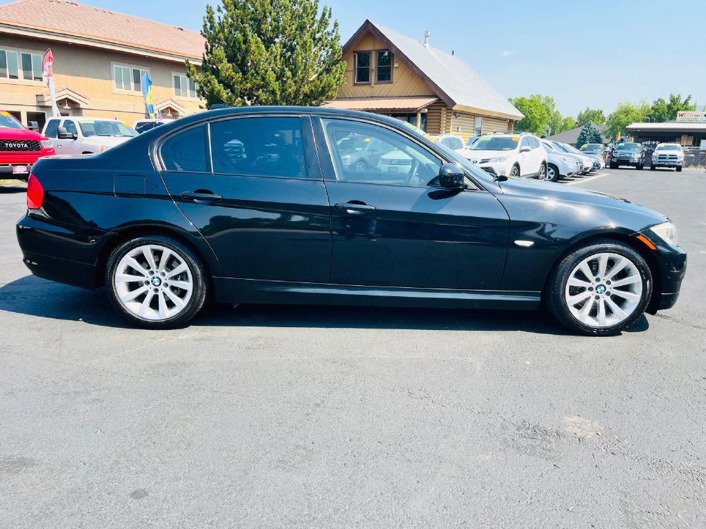 2011 BMW 3 Series Image 8