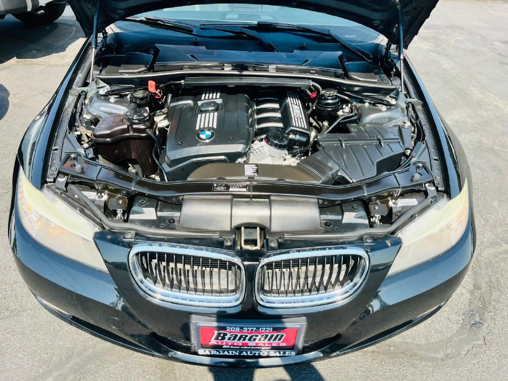 2011 BMW 3 Series Image 10