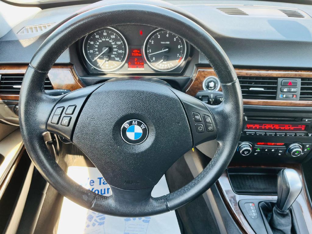 2011 BMW 3 Series Image 18