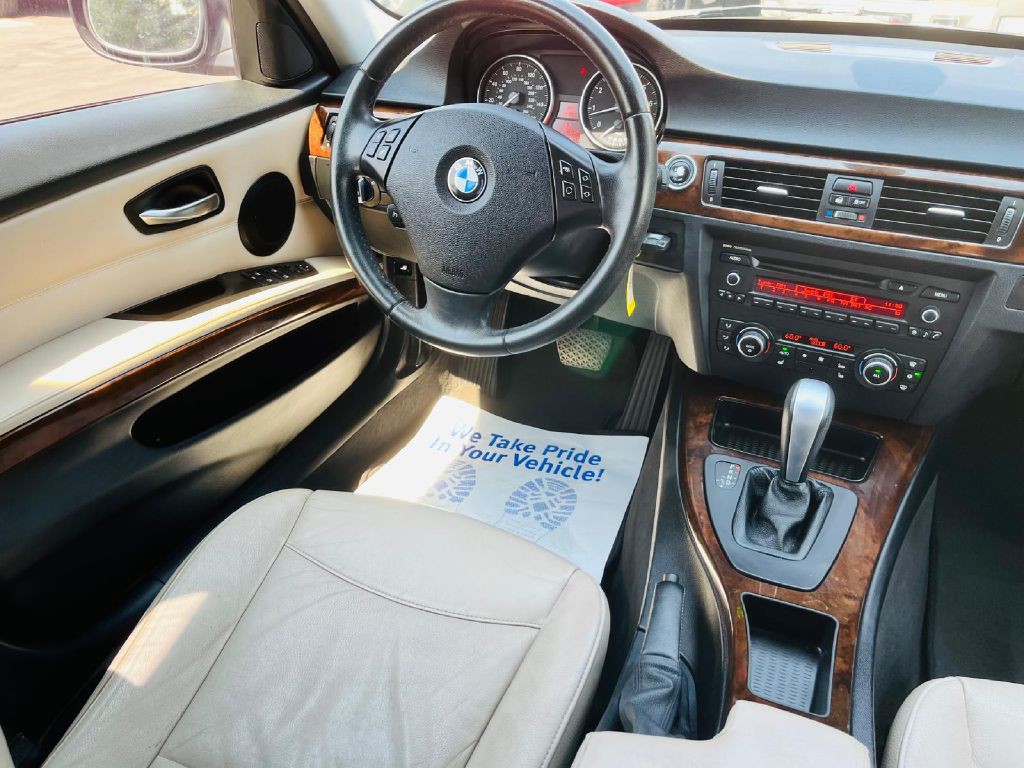 2011 BMW 3 Series Image 20