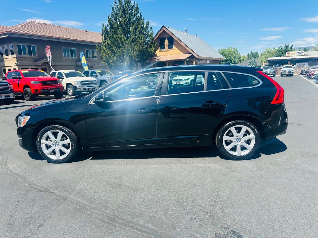 2017 Volvo V60 Image 4