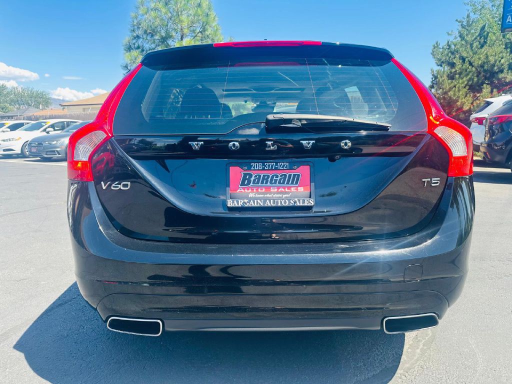 2017 Volvo V60 Image 6