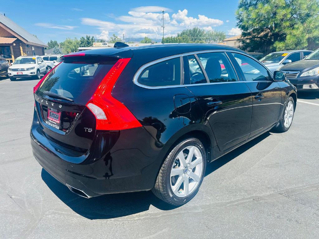 2017 Volvo V60 Image 7