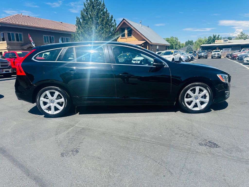 2017 Volvo V60 Image 8
