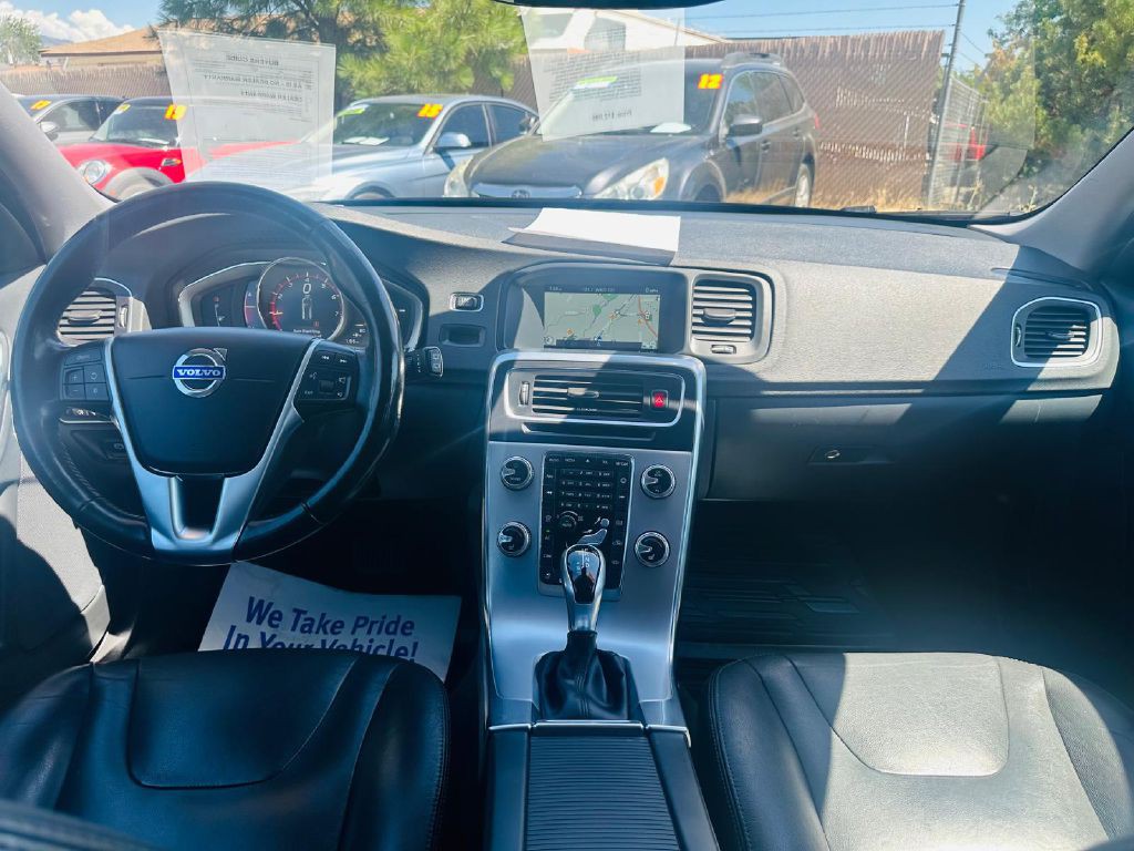2017 Volvo V60 Image 16