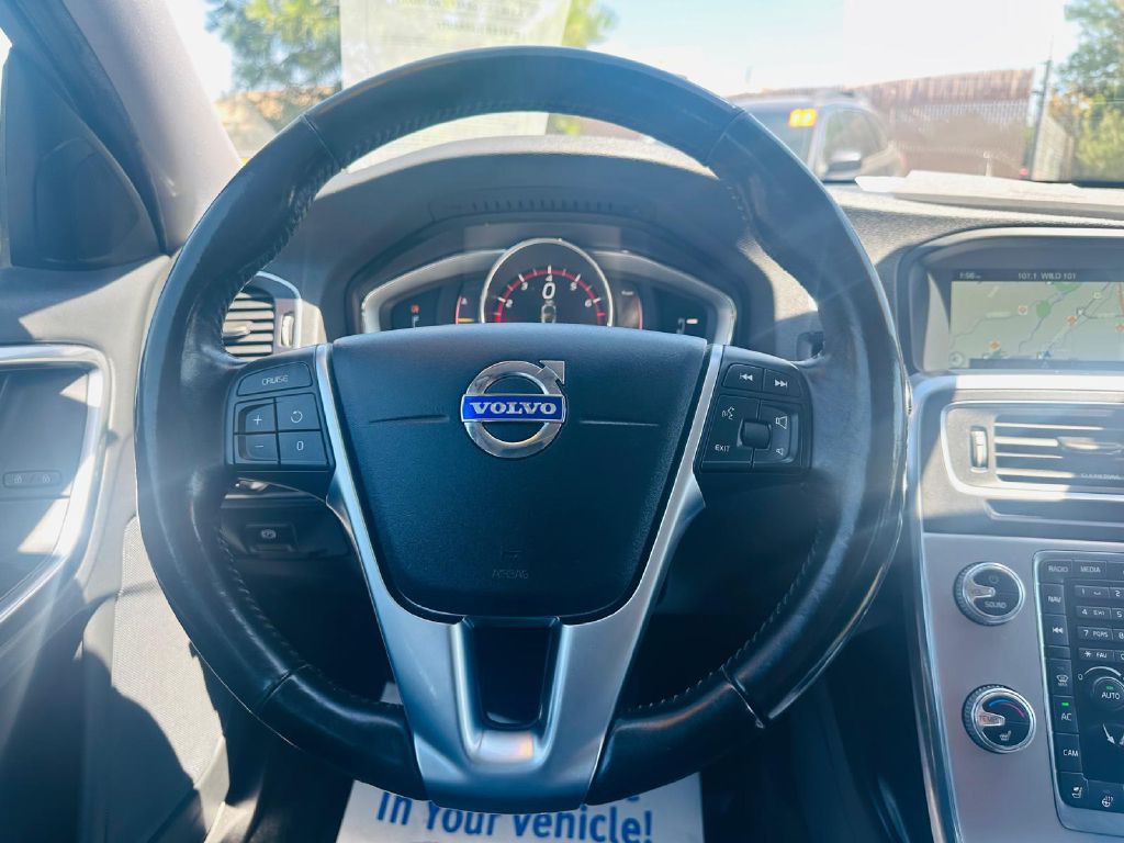 2017 Volvo V60 Image 18