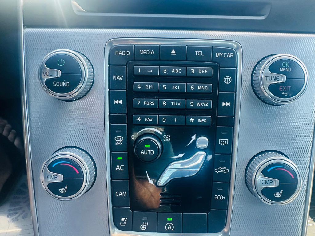 2017 Volvo V60 Image 23
