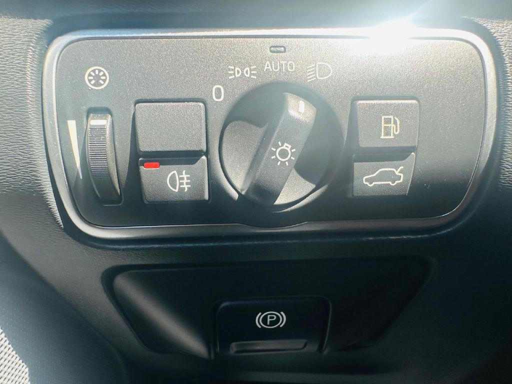 2017 Volvo V60 Image 27