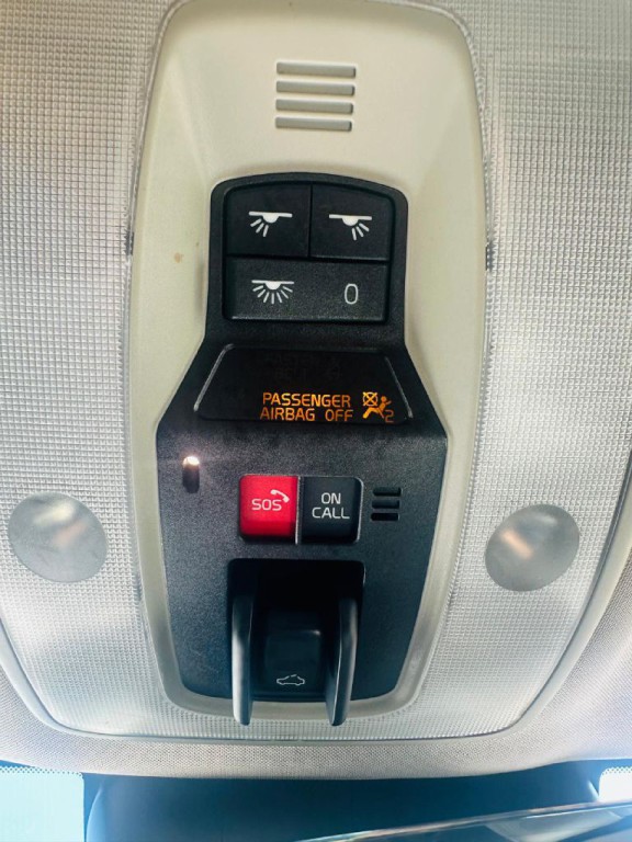 2017 Volvo V60 Image 29