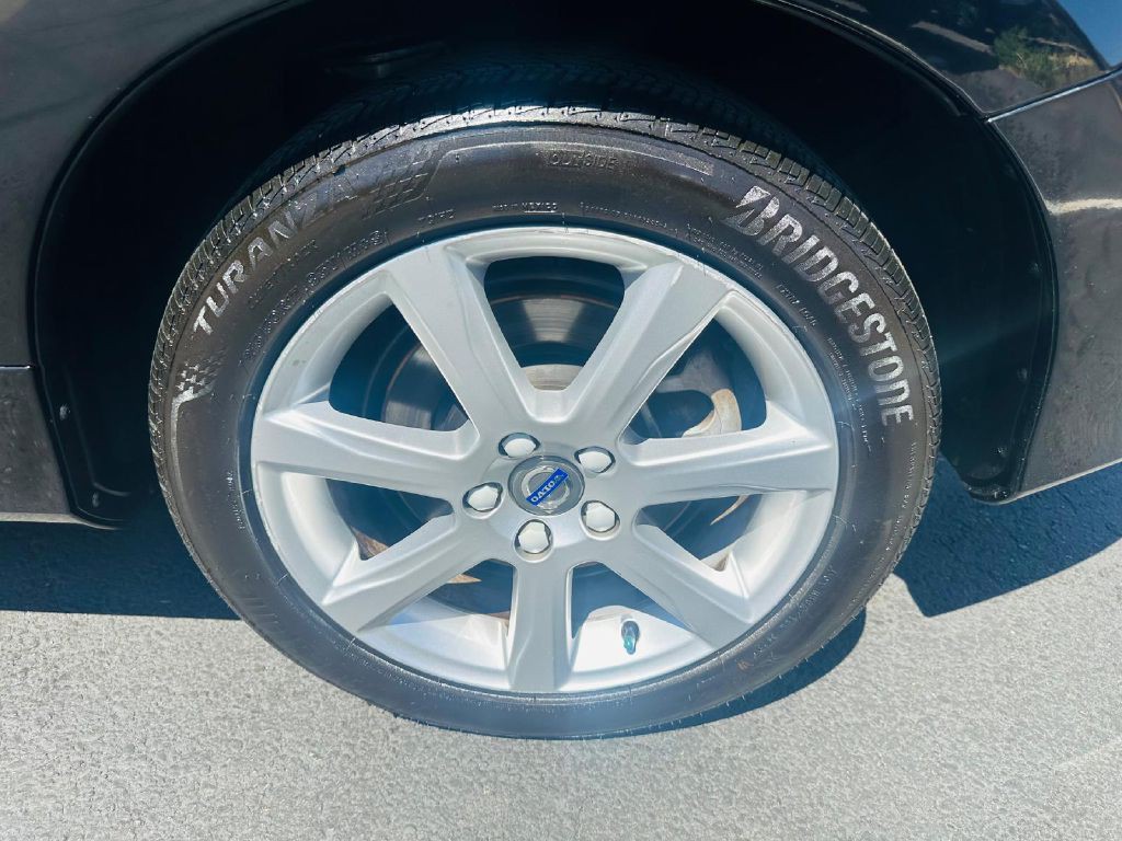 2017 Volvo V60 Image 32