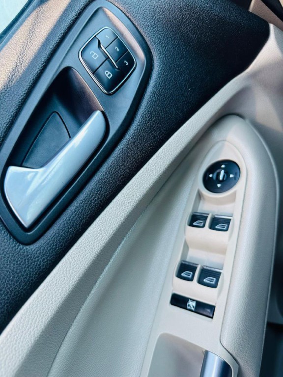 2015 Ford Escape Image 28