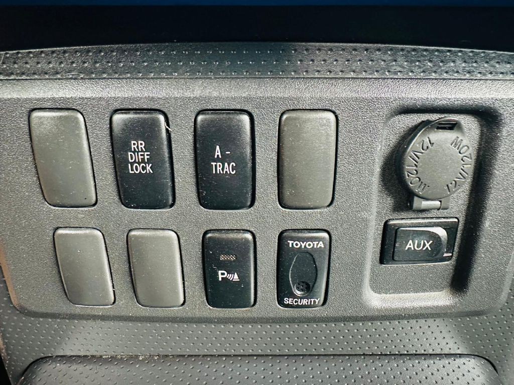 2008 Toyota FJ Cruiser Image 25
