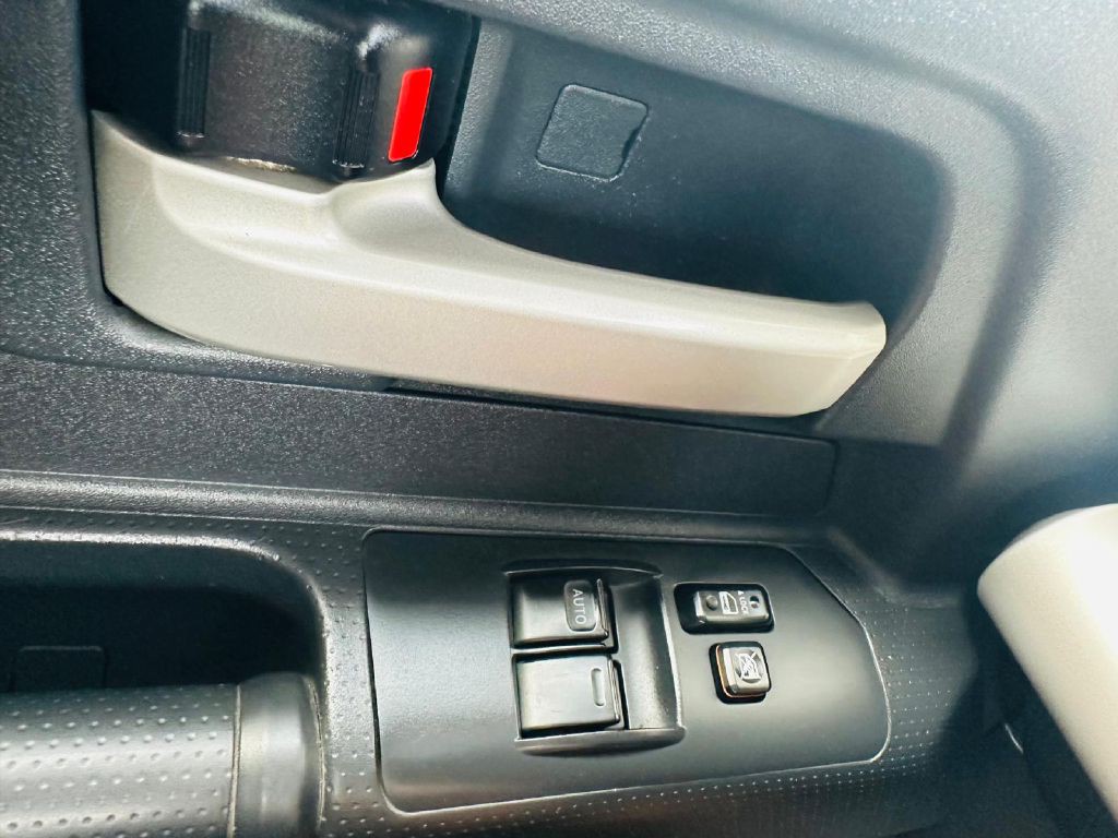 2008 Toyota FJ Cruiser Image 29