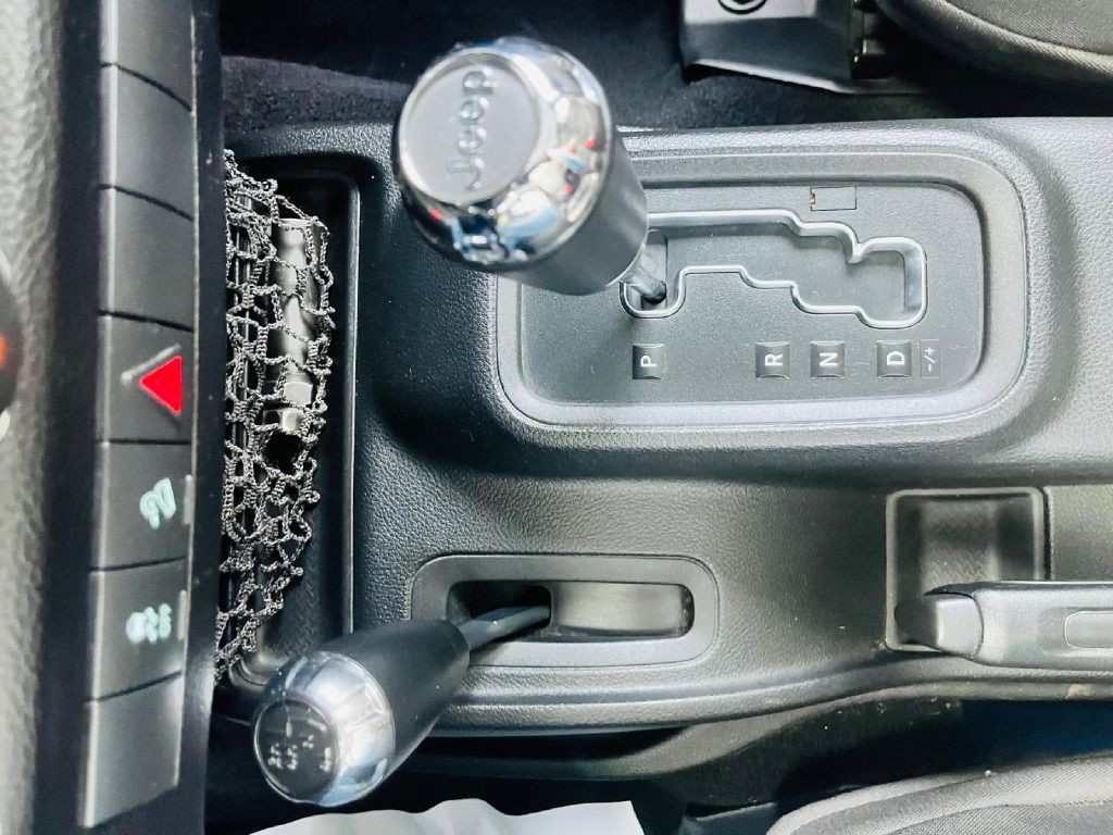 2015 Jeep Wrangler Unlimited Image 25
