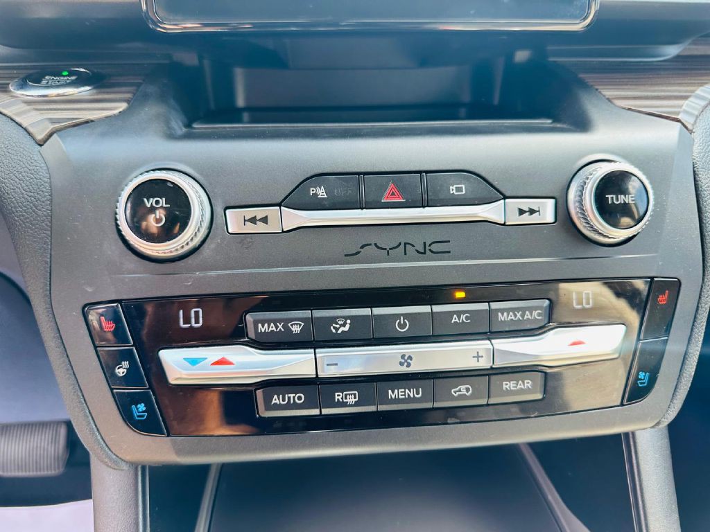 2020 Ford Explorer Image 25
