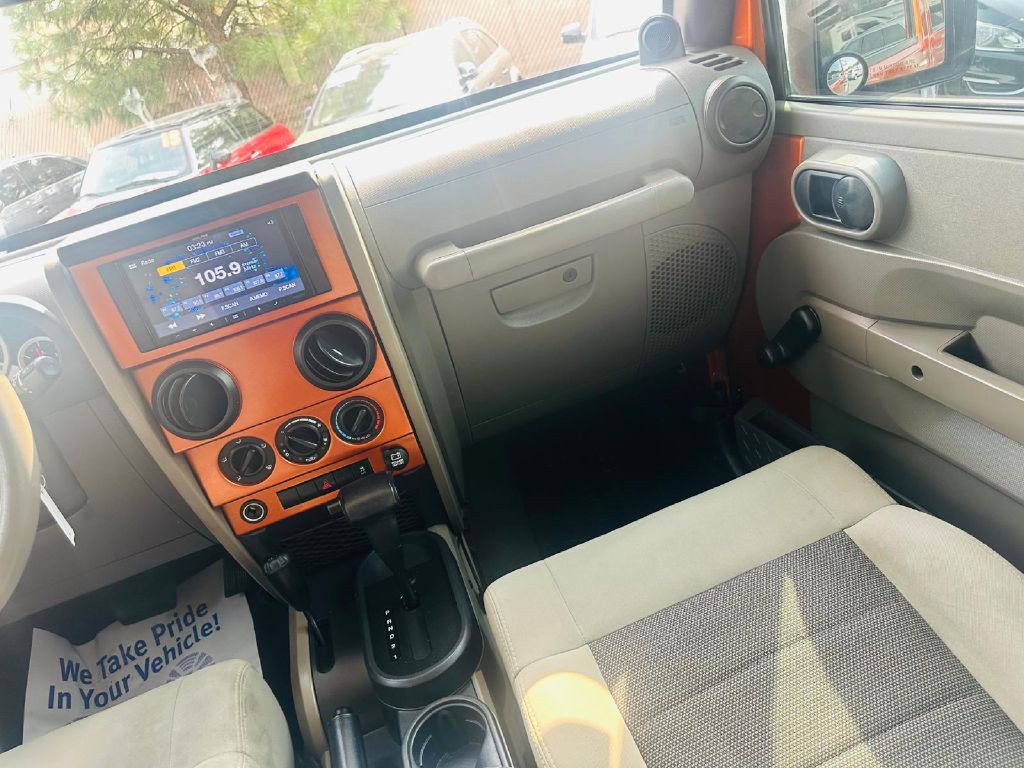 2010 Jeep Wrangler Unlimited Image 21