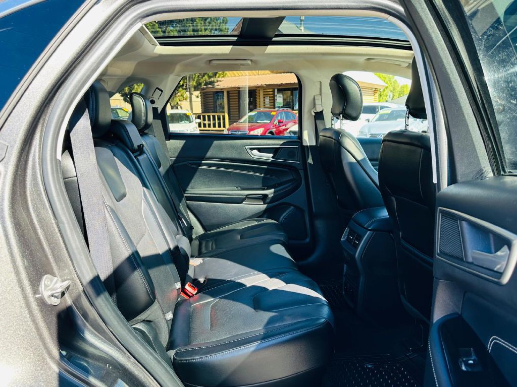 2019 Ford Edge Image 15