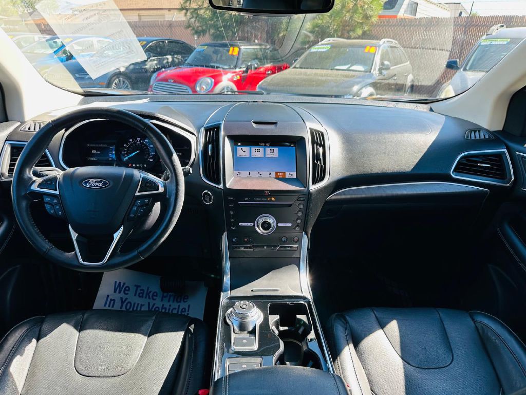 2019 Ford Edge Image 16