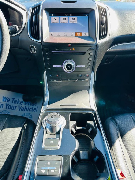 2019 Ford Edge Image 19