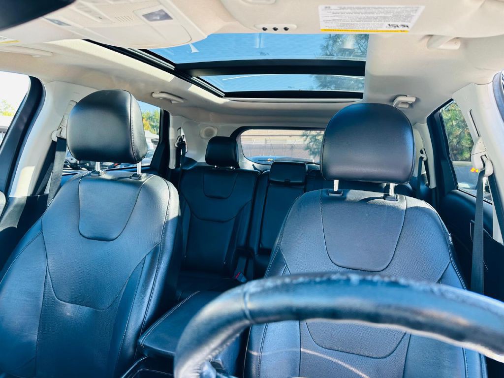 2019 Ford Edge Image 30