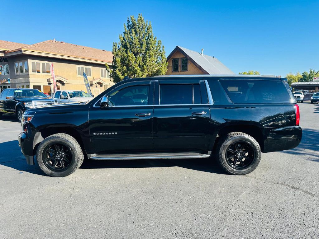 2017 Chevrolet Suburban Image 4