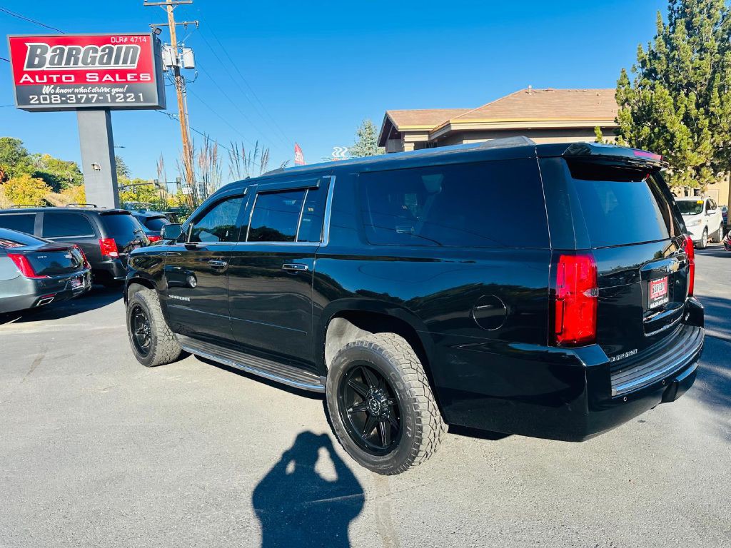 2017 Chevrolet Suburban Image 5