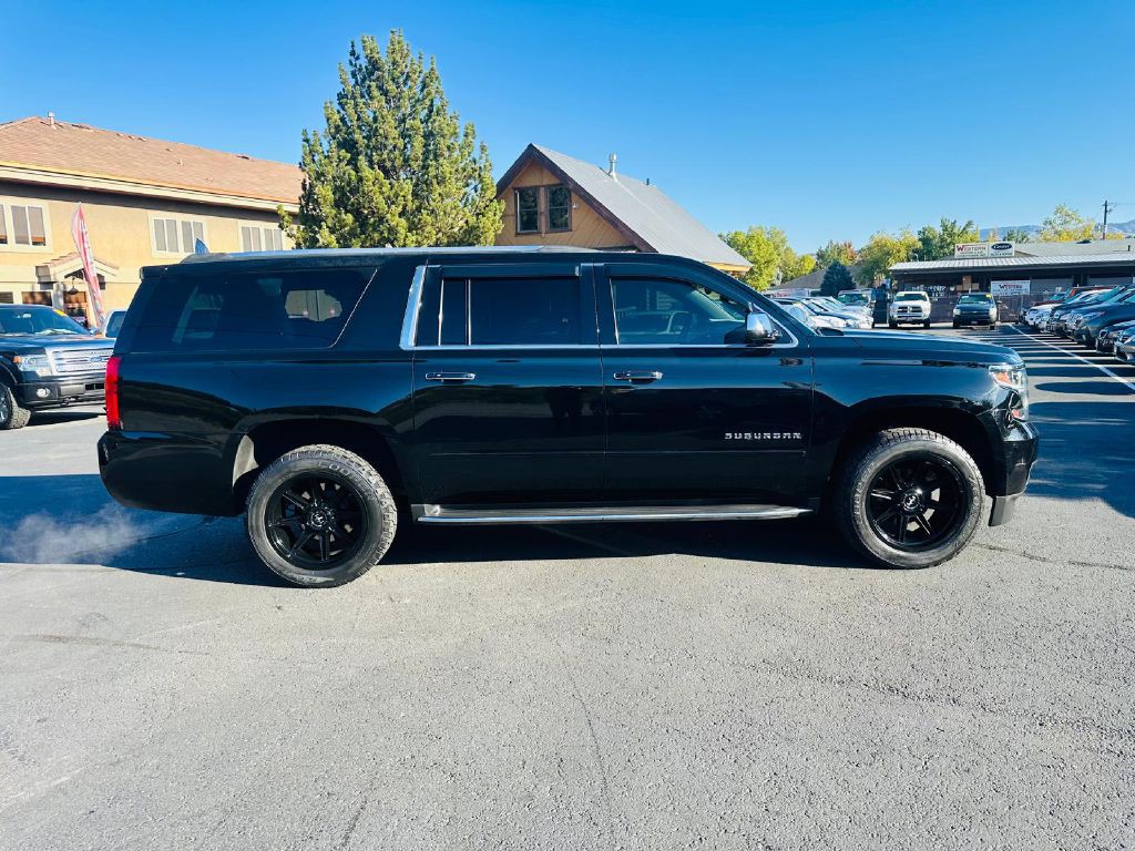 2017 Chevrolet Suburban Image 8